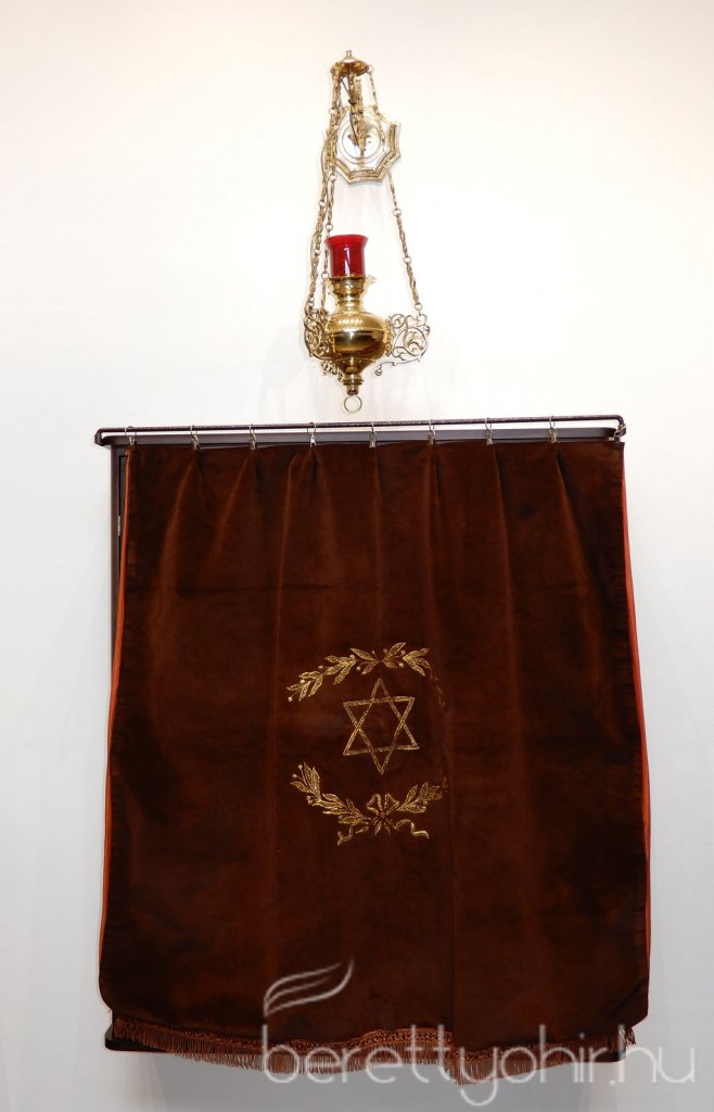 Átadták a felújított zsinagógát 67